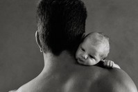Закон блокирует возможность одиноких мужчин  прибегнуть к суррогатному материнству