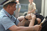За нарушение прав граждан полицейских предложили наказывать "рублем"