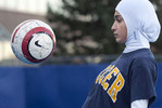 ФИФА разрешила футболисткам играть в хиджабе