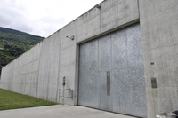 В Швейцарии заключенный сбежал, перепрыгнув тюремный забор