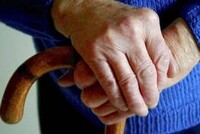 БАБУШКА НАНОСИТ УДАР