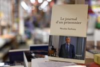 ВО ФРАНЦИИ ПОЯВИЛСЯ НОВЫЙ ВЕЛИКИЙ ПИСАТЕЛЬ (НУ ПОЧТИ ВЕЛИКИЙ)