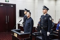 КИТАЙ: ЭКС-ПРЕЗИДЕНТ ИНТЕРПОЛА ПРИГОВОРЕН К 13 С ПОЛОВИНОЙ ГОДАМ ТЮРЬМЫ ЗА КОРРУПЦИЮ