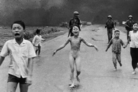 8 ИЮНЯ 1972 ГОДА: ДЕНЬ, КОГДА БЫЛА СНЯТА «НАПАЛМОВАЯ ДЕВОЧКА» — САМАЯ ЗНАМЕНИТАЯ ФОТОГРАФИЯ ВРЕМЕН ВЬЕТНАМСКОЙ ВОЙНЫ