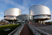 ЕСПЧ ПРИЗВАЛ РОССИЮ ПЕРЕСМОТРЕТЬ УСЛОВИЯ СОДЕРЖАНИЯ «ПОЖИЗНЕННИКОВ»