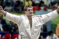 ДВУКРАТНЫЙ ОЛИМПИЙСКИЙ ЧЕМПИОН ОСУЖДЕН ЗА СЕКСУАЛЬНЫЕ ДОМОГАТЕЛЬСТВА