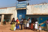 ДЕСЯТКИ ЖЕНЩИН-ЗАКЛЮЧЕННЫХ БЫЛИ ИЗНАСИЛОВАНЫ ВО ВРЕМЯ МАССОВЫХ БЕСПОРЯДКОВ В ТЮРЬМЕ