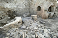 В ПОМПЕЯХ АРХЕОЛОГИ ОБНАРУЖИЛИ ОДНУ ИЗ ДРЕВНЕЙШИХ В МИРЕ ТЮРЬМУ-ПЕКАРНЮ