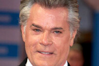 УМЕР РЭЙ ЛИОТТА, ИСПОЛНИТЕЛЬ ГЛАВНОЙ РОЛИ В ФИЛЬМЕ «СЛАВНЫЕ ПАРНИ»