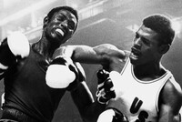 ЛЕОН СПИНКС, ПОБЕДИВШИЙ МОХАММЕДА АЛИ, СКОНЧАЛСЯ В ВОЗРАСТЕ 67 ЛЕТ