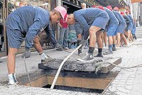 В БАНГКОКЕ ЗАКЛЮЧЕННЫЕ ЗАНИМАЮТСЯ ОЧИСТКОЙ СТОКОВ И КАНАЛИЗАЦИИ