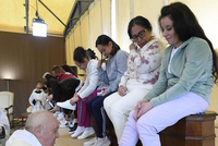 ПАПА РИМСКИЙ ФРАНЦИСК ОМЫЛ НОГИ 12 ЖЕНЩИНАМ-ЗАКЛЮЧЕННЫМ