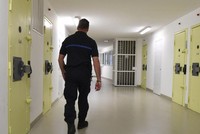 СПЕЦБЛОКИ ДЛЯ ЗАКЛЮЧЕННЫХ, СКЛОННЫХ К НАСИЛИЮ