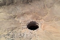 ТАИНСТВЕННЫЙ «АДСКИЙ КОЛОДЕЦ» ПРИВЛЕКАЕТ ГЕОЛОГОВ