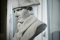 МАЛЕНЬКИЙ КОРСИКАНЕЦ, СТАВШИЙ ИМПЕРАТОРОМ: ОБОЖАЕМЫЙ И НЕНАВИДИМЫЙ