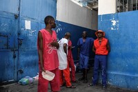 ГАИТИ: В РЕЗУЛЬТАТЕ КРИЗИСА В СТРАНЕ НЕЧЕМ КОРМИТЬ ЗАКЛЮЧЕННЫХ