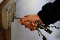 СОВЕТ ЕВРОПЫ ОСУДИЛ ПЕРЕПОЛНЕННОСТЬ И НЕПРЕКРАЩАЮЩЕЕСЯ НАСИЛИЕ В БРИТАНСКИХ ТЮРЬМАХ