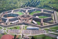 САМОЙ БОЛЬШОЙ ЕВРОПЕЙСКОЙ ТЮРЬМЕ ИСПОЛНИЛОСЬ 50 ЛЕТ