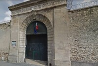 КОРОНАВИРУС: ФРАНЦУЗСКИЕ ЗЕКИ СОБРАЛИ ОБЩАК И ПЕРЕДАЛИ ЕГО МЕДИЦИНСКИМ РАБОТНИКАМ