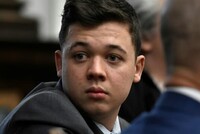 КАЙЛ РИТТЕНХАУС ОПРАВДАН ПО ВСЕМ ПУНКТАМ ОБВИНЕНИЯ