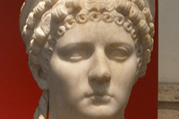 ПОППЕЯ: ИМПЕРАТРИЦА, ЛЮБИВШАЯ ПРИНИМАТЬ ВАННЫ ИЗ МОЛОКА ОСЛИЦ