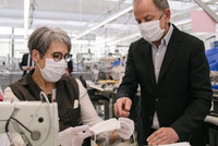 LOUIS VUITTON РАЗДАСТ ТЫСЯЧИ МАСОК БЕСПЛАТНО