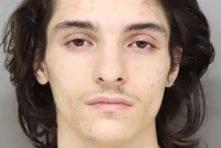 ПАРЕНЬ, ОБВИНЯЕМЫЙ В ИЗНАСИЛОВАНИИ, ТРИ НЕДЕЛИ ПРЯТАЛСЯ ПОД КРОВАТЬЮ СВОЕЙ ЖЕРТВЫ