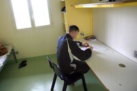 ФРАНЦИЯ ОБЯЗАНА ВЫПЛАТИТЬ КОМПЕНСАЦИЮ 14-ЛЕТНЕМУ НЕСОВЕРШЕННОЛЕТНЕМУ ПОСЛЕ «ГОЛЫХ ОБЫСКОВ» В ТЮРЬМЕ