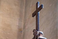 ВСЕ МЕНЬШЕ И МЕНЬШЕ ФРАНЦУЗОВ ВЕРЯТ В БОГА