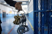 ХОЧУ НЕ ДОМОЙ, А В ТЮРЬМУ!