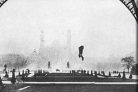 4 ФЕВРАЛЯ 1912 ГОДА: ДЕНЬ, КОГДА «ЧЕЛОВЕК-ПТИЦА» ПОГИБ, СПРЫГНУВ С ЭЙФЕЛЕВОЙ БАШНИ