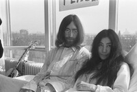 25 МАРТА 1969 ГОДА: ДЕНЬ, КОГДА ЛЕННОН И ЙОКО ПРИГЛАСИЛИ НА СВОЮ БРАЧНУЮ НОЧЬ ЖУРНАЛИСТОВ