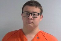 ПОДРОСТОК ПРИГОВОРЕН К 100 ГОДАМ ТЮРЬМЫ ЗА УБИЙСТВО БРАТА И СЕСТРЫ