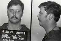 ЭД КЕМПЕР: КАК УБИЙЦА ИЗ СЕРИАЛА «ОХОТНИК ЗА РАЗУМОМ»<note data-text="1"></note>, НАХОДЯСЬ В ТЮРЬМЕ, ПОМОГАЕТ ПОЛИЦИИ