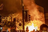 СМЕРТЬ ДЖОРДЖА ФЛОЙДА ВЫЗВАЛА МАССОВЫЕ ВОЛНЕНИЯ В США