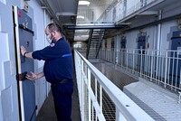 ФРАНЦИЯ: В ТЮРЬМАХ И ПЕРСОНАЛУ, И ЗАКЛЮЧЕННЫМ ПРИХОДИТСЯ АДАПТИРОВАТЬСЯ К КРИЗИСУ В ОБЛАСТИ ЗДРАВООХРАНЕНИЯ