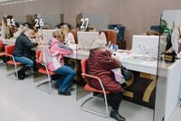 Имеющим право на федеральные меры соцподдержки до 1 октября надо определиться с формой их получения – натуральной и денежной, пояснили в Соцфонде