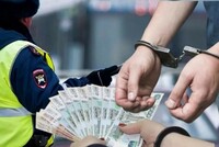 В Красноярске 15 полицейских за взятки и покровительство коммерсантам приговорены к разным срокам – от семи до восьми с половиной лет лишения свободы в колонии строгого режима, а также к штрафам – от 400 тысяч до миллиона рублей