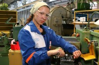 Ограничивать труд женщин нужно не по названию профессии, а по реальным условиям труда