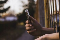 С 10 июня 2025 года вступает в силу приказ Минюста о применении в СИЗО и исправительных учреждениях блокираторов связи «в целях создания помех в работе сотовой связи и интернета»