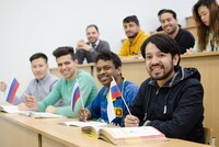 Для иностранных абитуриентов планируется ввести обязательный экзамен по русскому языку к 2026 году, сообщил заместитель министра науки и высшего образования Дмитрий Афанасьев