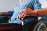 С 1 января 2025 года изменится механизм компенсационных выплат по уходу за инвалидами I группы и гражданами старше 80 лет