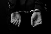 Полиция задержала членов банды, похищавших деньги с карт россиян в 78 регионах страны, ущерб от действий которых составил свыше 200 миллионов рублей, сообщила официальный представитель Министерства внутренних дел Ирина Волк в своем Telegram-канале