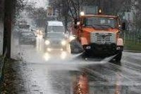 Зачем мыть дороги в дождь?