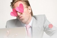 Альфонс, выманивший в общей сложности 10 млн рублей у восьми девушек, предстанет перед судом по обвинению в совершении преступлений, предусмотренных ч. 2, 3 и 4 ст. 159 УК РФ (мошенничество)