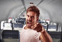 Перечень нарушений, за которые авиаперевозчики смогут включать пассажиров в «черные списки», планируют расширить