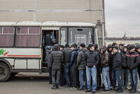 Повысить минимальный страховой стаж для помощи по ОМС, а в случае отсутствия полиса ОМС или ДМС вносить иностранных граждан в реестр контролируемых лиц и высылать из страны