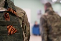 МВД задержало четверых россиян по подозрению в мошенничестве с контрактами на СВО на 80 млн рублей, сообщила официальный представитель МВД России Ирина Волк