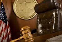 В США 96-летнюю федеральную судью отстранили от должности на один год из-за вопросов к ее умственным способностям после того, как она отказалась пройти тест на когнитивные способности