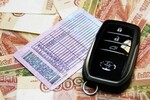 С сентября планируется повысить ряд пошлин для автомобилистов. Согласно подготовленному Минфином законопроекту, сбор за получение водительских прав вырастет вдвое: за удостоверение старого образца до 4 тыс. рублей, за новое – 6 тысяч